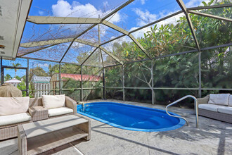 5512 SE Nassau Terrace in Stuart, FL - Foto de edificio - Building Photo