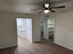 2126 N Glenn Ave in Fresno, CA - Building Photo - Building Photo