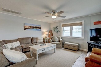 6404 14th Ave in North Topsail Beach, NC - Building Photo - Building Photo