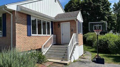 14 Manomet Rd in Woburn, MA - Building Photo - Building Photo