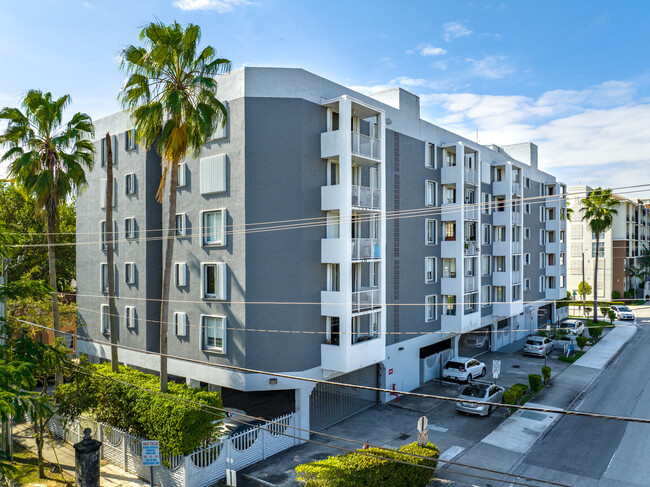 Aragon Plaza Condominiums in Miami, FL - Foto de edificio - Building Photo