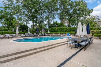 455 W Lincoln Ave in Oakhurst, NJ - Building Photo - Building Photo