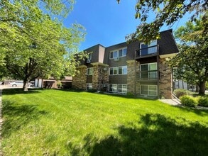 Heritage Apartments in Mitchell, SD - Foto de edificio - Building Photo