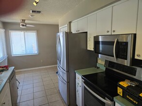 813 Goldcoast Dr in Deltona, FL - Building Photo - Building Photo