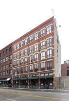 410 W Grand Ave in Chicago, IL - Building Photo