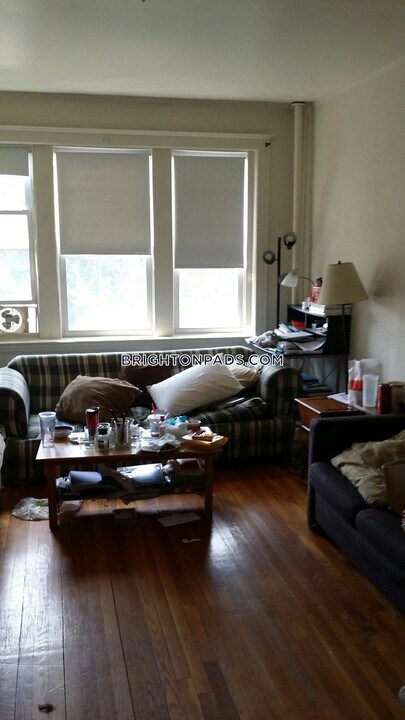 1810 Commonwealth Ave in Boston, MA - Building Photo