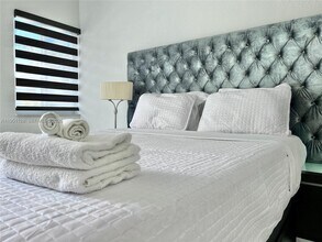 2608 NW 26th St in Miami, FL - Building Photo - Building Photo