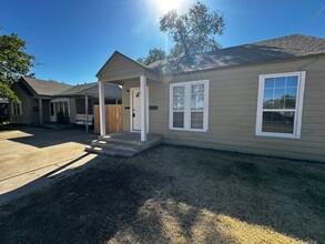 2323 25th St-Unit -2323 25th Front in Lubbock, TX - Building Photo - Building Photo