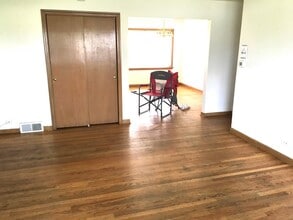 10350 Milford St, Unit 2E in Westchester, IL - Foto de edificio - Building Photo