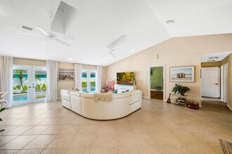 7661 W Country Club Blvd in Boca Raton, FL - Building Photo - Building Photo