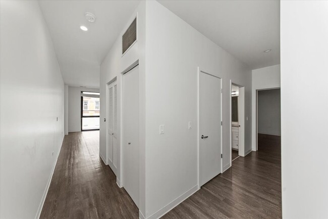 850 N Milwaukee Ave, Unit 503 in Chicago, IL - Building Photo - Building Photo