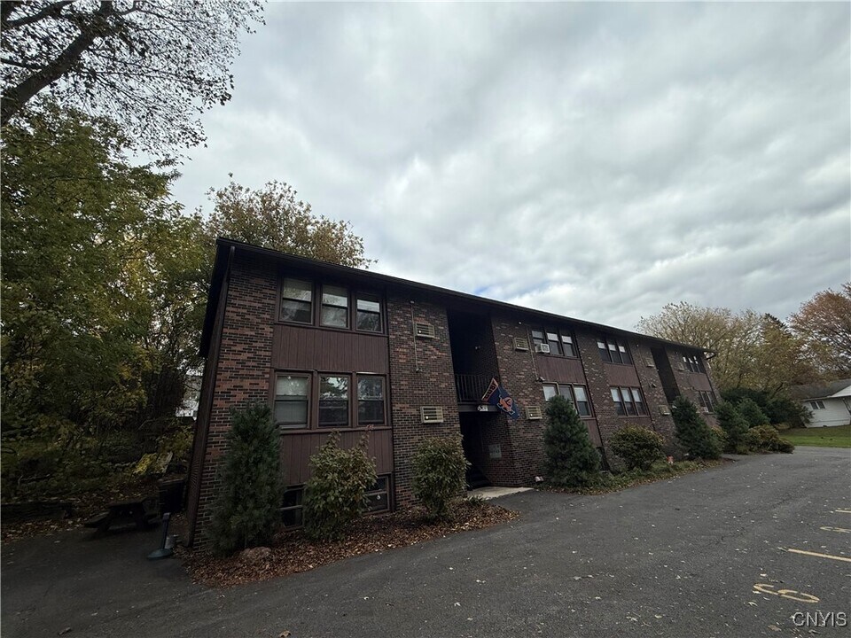 120 Hasbrouck St in Syracuse, NY - Building Photo