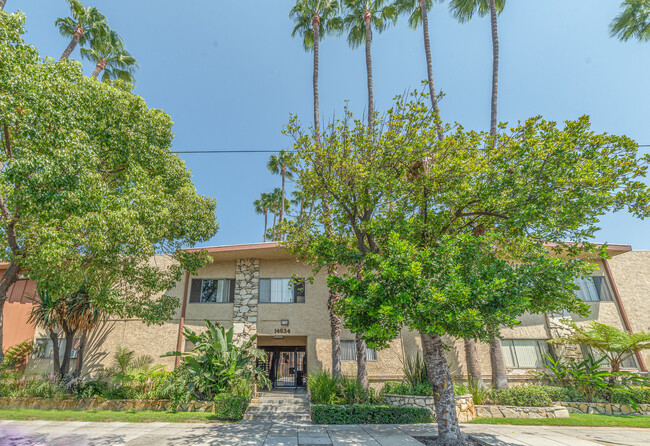 Pioneer Court Apartments in Norwalk, CA - Building Photo - Building Photo