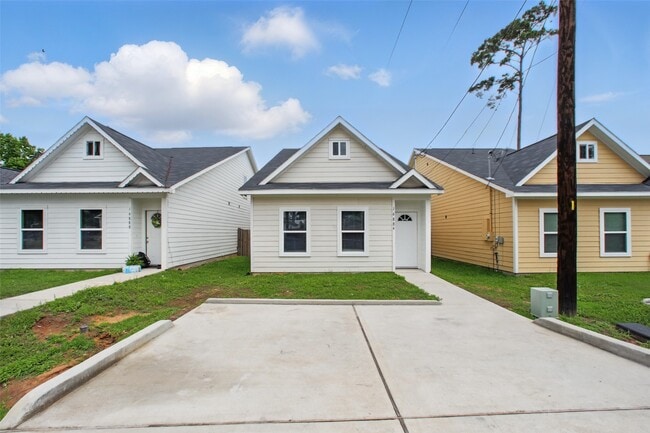 16884 Kempwood in Montgomery, TX - Building Photo - Building Photo