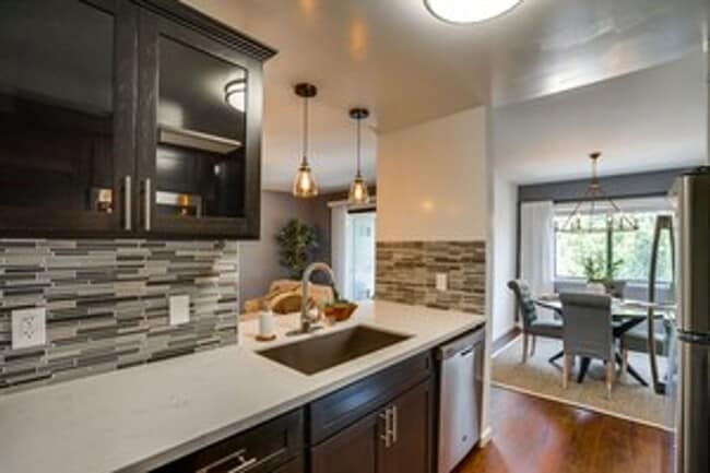 524 Venice Way in Inglewood, CA - Building Photo - Building Photo