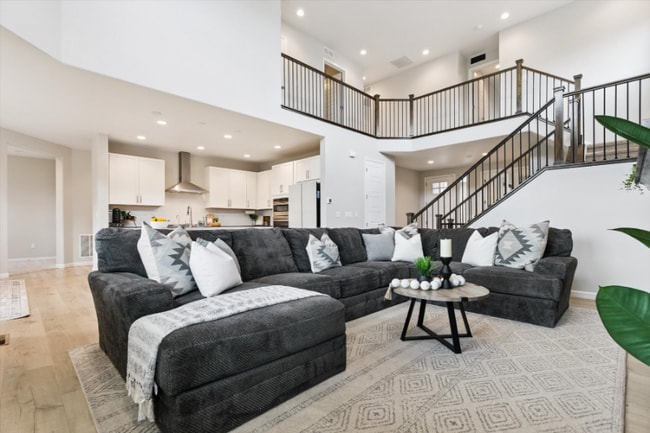 6374 Medera Wy in Castle Pines, CO - Foto de edificio - Building Photo