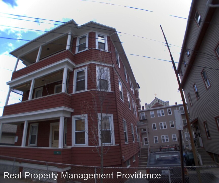 14 Greeley St in Providence, RI - Building Photo