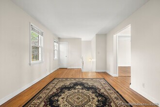 2475 Summer St in Stamford, CT - Building Photo - Building Photo