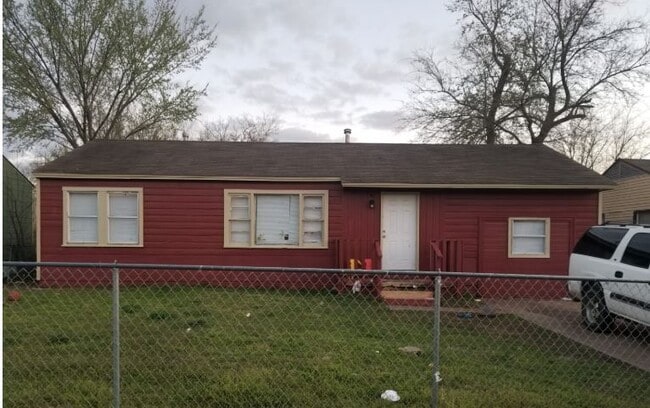 230 e 52nd pl n in Tulsa, OK - Foto de edificio - Building Photo