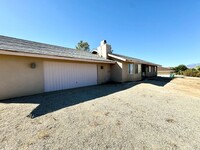 58155 Carlyle Dr in Yucca Valley, CA - Foto de edificio - Building Photo