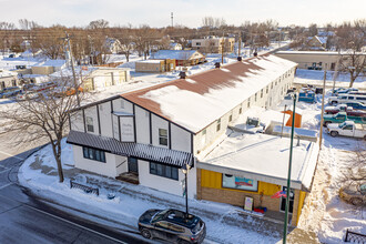 154 E Broadway St in Monticello, MN - Foto de edificio - Building Photo