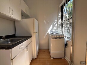 164 Mott St in New York, NY - Building Photo - Building Photo