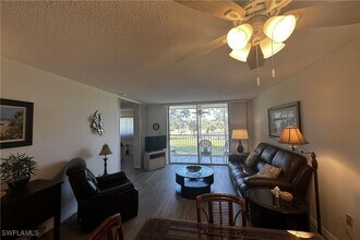 400 Forest Lakes Blvd in Naples, FL - Foto de edificio - Building Photo