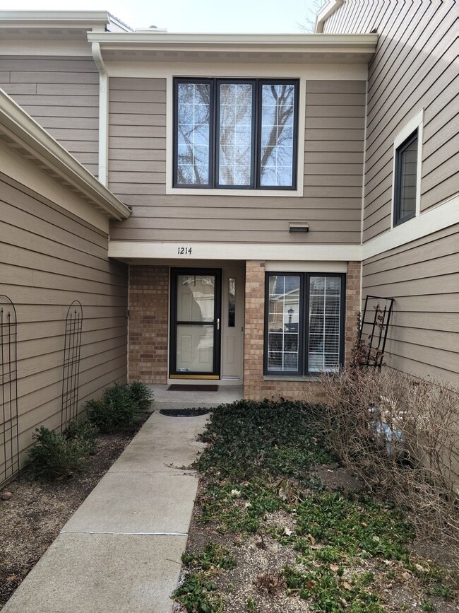 property at 1214 Gulfstream Pkwy