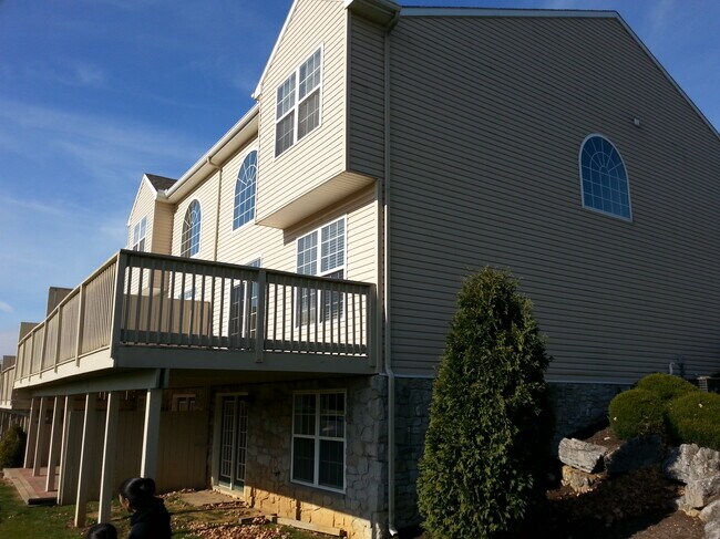720 Ferris Way in Hershey, PA - Foto de edificio - Building Photo