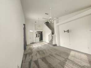 6401 Barksdale Way in Riverview, FL - Foto de edificio - Building Photo