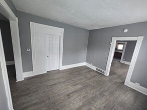1106 Harding Dr in Toledo, OH - Foto de edificio - Building Photo