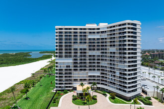 South Seas Towers in Marco Island, FL - Foto de edificio - Building Photo