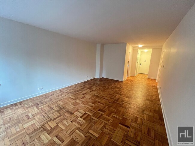 EAST 55 STREET, Unit 6A in New York, NY - Building Photo - Building Photo