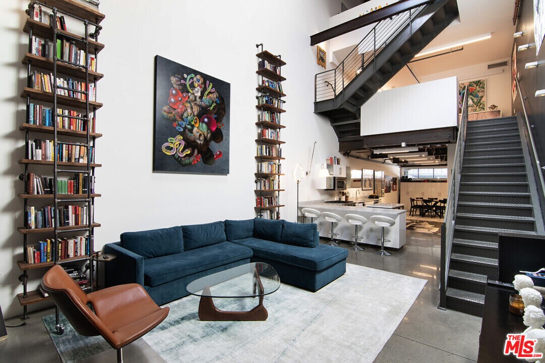 1046 Princeton Dr in Marina Del Rey, CA - Building Photo