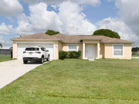 1001 SW John MacCormack Terrace in Port St. Lucie, FL - Building Photo