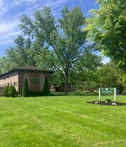 104 Riverdale Dr in Syracuse, NY - Building Photo