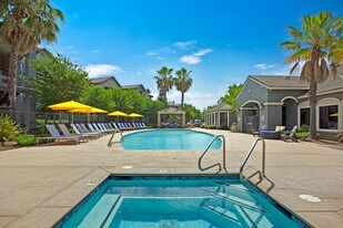 Broadleaf Apartments in Sacramento, CA - Building Photo