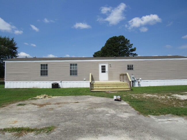 241 NC-11 in Pink Hill, NC - Building Photo - Building Photo