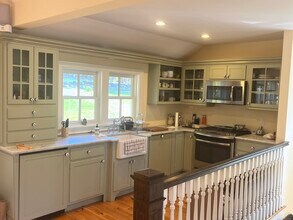 255 Center Rd in Easton, CT - Building Photo - Building Photo