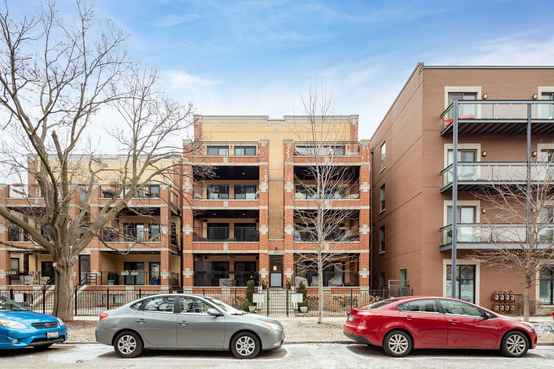 4007 N Paulina St in Chicago, IL - Foto de edificio