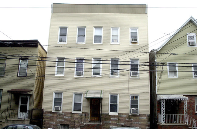 47 Hawkins St in Newark, NJ - Foto de edificio - Building Photo