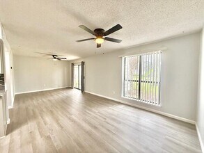 308 Miracle Strip Pkwy in Fort Walton Beach, FL - Building Photo - Building Photo