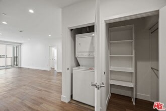 1265 Barry Ave in Los Angeles, CA - Building Photo - Building Photo