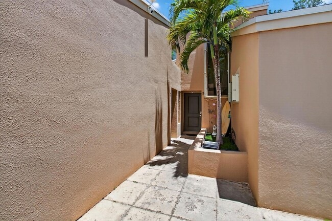1089 NW 13th St, Unit 1 in Boca Raton, FL - Building Photo - Building Photo
