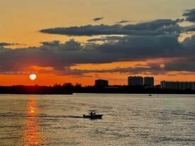 286 Bal Bay Dr in Bal Harbour, FL - Building Photo