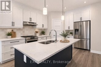 919 Chablis Cres in Embrun, ON - Building Photo - Building Photo