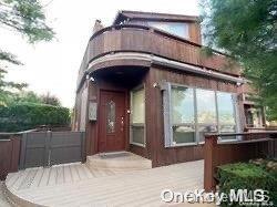 50 Orchard Beach Blvd-Unit -A Left in Port Washington, NY - Building Photo