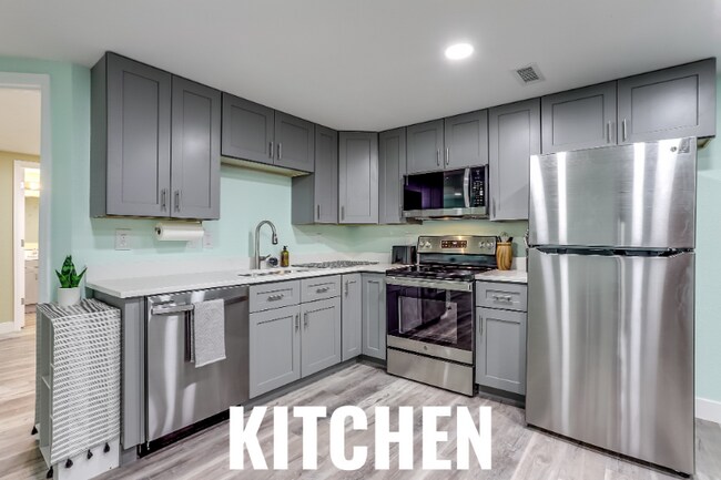 15054 E Dartmouth Ave in Aurora, CO - Foto de edificio - Building Photo