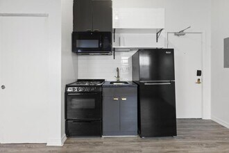 1136 W Wilson Ave in Chicago, IL - Building Photo - Building Photo