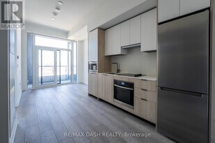 1007 The Queensway in Toronto, ON - Building Photo